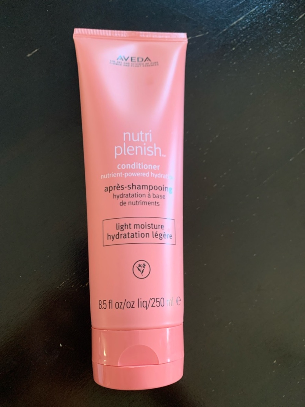 AVEDA NutriPlenish Light Moisture Conditioner - Pink Tube